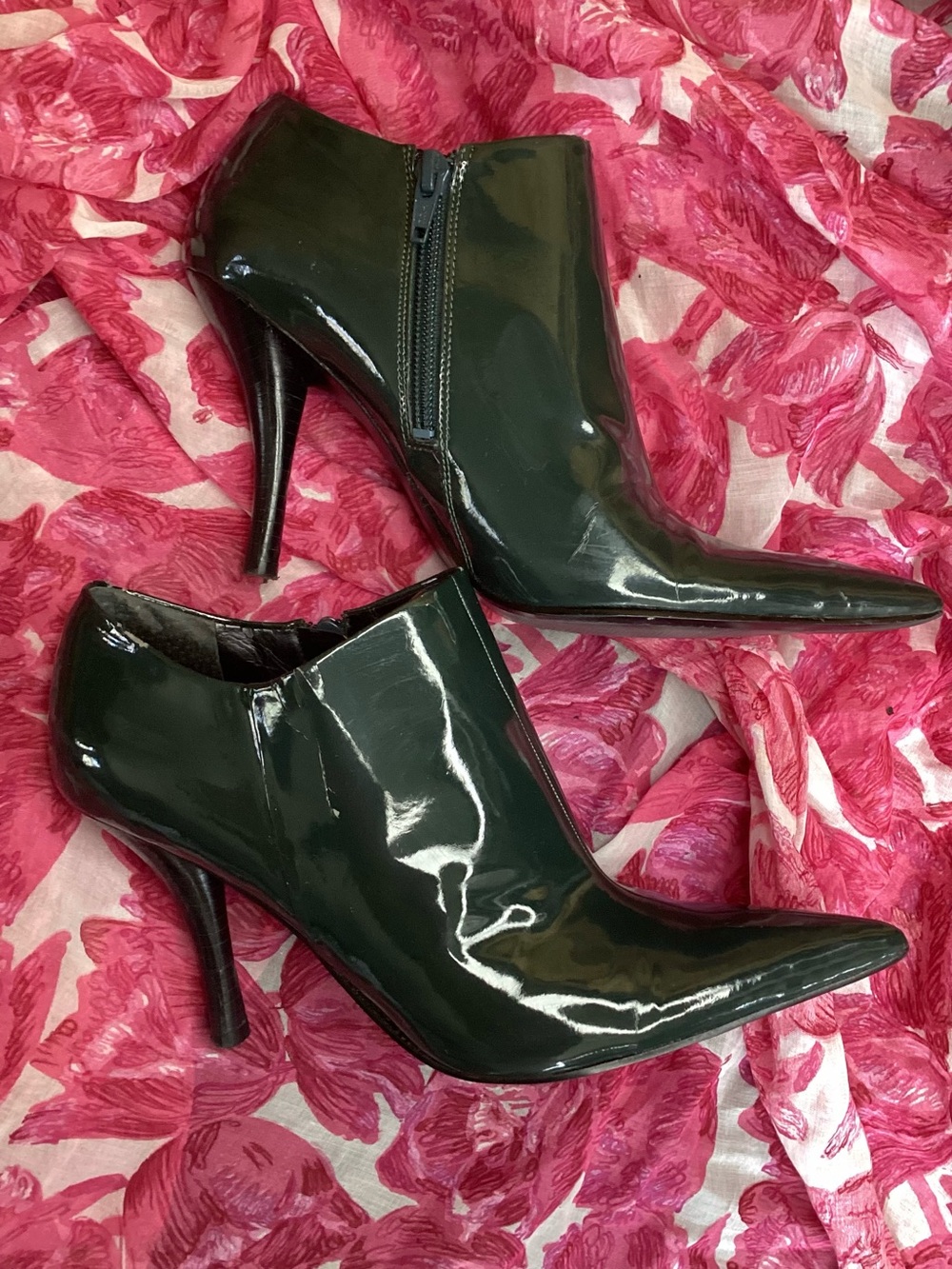 Nine West Bayardo Glossy Night Green Pointed Ankle Booties 8M